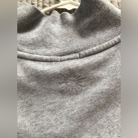 Aerie Light Gray Cropped Quarter-Zip Hoodie - Picture 7 of 7